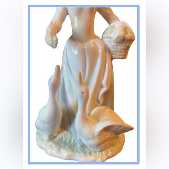 Fine Lady  Feeding Two Geese Porcelain Figurine - Picture 4 of 8